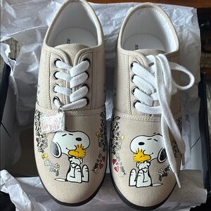 PEANUTS "Happiness Is Friendship" Women's Sneakers Size 9.5 US